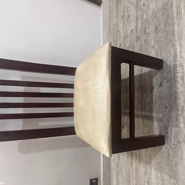 6 Seater Dining Table on rent